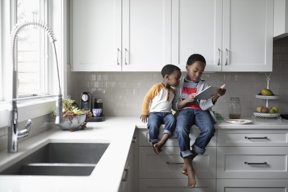 Barefoot brothers sitting on the counter